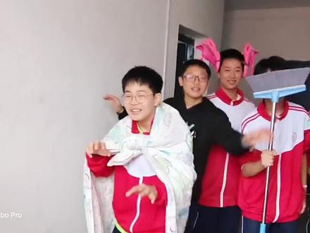 兄弟们开武魂!😋😋😋#寝室大片 #校服 #斗罗大陆#史莱克七怪