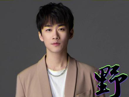 这3位主播就是吃鸡界中的大佬吗?#不求人 #鲨鱼哟syy #恒弟弟
