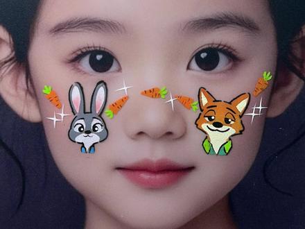 来来来~
还在怕画不出这么可爱的朱迪和尼克吗~
用了镂空模板,简简单单上手!!
手残党出摊,又可以借助工具啦!
#疯狂动物城 #朱迪尼克 #脸部彩绘 #彩绘教程 #迪士尼