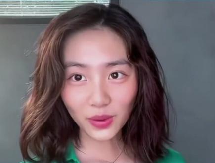 黄磊17岁女儿黄多多在社交平台穿着性感引发热议,你怎么看 #黄磊 #黄多多 #性感 #身材