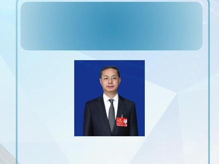 【#建议废除劳务派遣制度】#劳务派遣成克扣劳动者收入的手段 近日,全国政协委员周世虹在接受@中国新闻周刊 采访时表示,劳务派遣行为已背离“临时性、辅助性、替代性”的实质,成为部分企业一种普遍的用工方式,损害了广大劳动者的合法权益。#周刊君带你看两会
更为严重的是,该制度已成为劳务派遣企业和用工单位赚取利润、减少用工成本,克扣和剥削劳动者收入的手段和工具。更有甚者通过“逆向派遣”强迫员工转换身份,以规避劳动用工责任,减少单位用工管理成本,严重违背了“同工同酬”的原则。
周世虹建议废止劳务派遣制度,由用工单位与劳动者直接建立劳动合同关系,将有利于保障劳动者合法权益和个人发展,减少劳动纠纷。如企业确实有临时性用工需求,可通过劳务外包等渠道解决。#2026全国两会