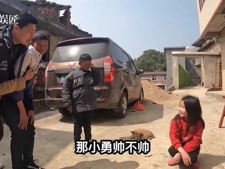 "小马云"范小勤情窦初开,却被女孩嫌弃又丑又矮#范小勤 #小马云 #范小勇 #范小勤表哥 #网红