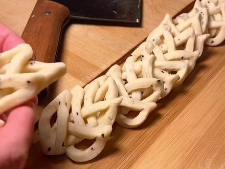 介休油花花教程,您在家里做的是不是干巴巴的,和面到做完,三个小时时间,你学会了吗#油花花 #传统民间美食 #教程分享