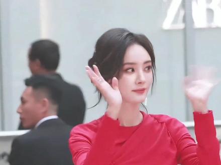 杨幂深圳活动这一天,长红不衰, 超顶流人气,八五花权威,被照在她身上的镜头展现的淋漓尽致#杨幂 #赵丽颖 #唐嫣 #影娱热点团 #内容启发搜索