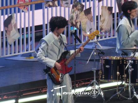 爱要坦荡荡~#杨博文 #tf家族新年音乐会 #贝斯手 #直拍 #爱要坦荡荡