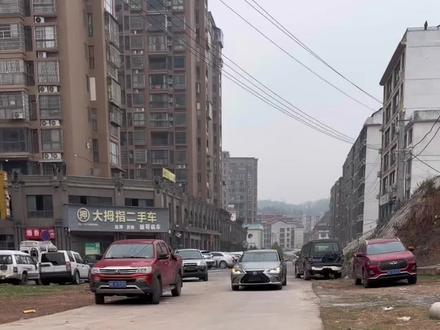 雷克萨斯 开的凌志带你凌云壮志、22年雷克萨斯ES还值多少钱?#凌志 #雷克萨斯 #ES #二手车 #汽车