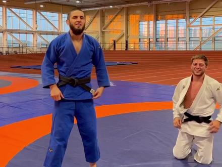 “桑搏高手”马哈切夫教学过肩摔。 #马哈切夫 #ufc