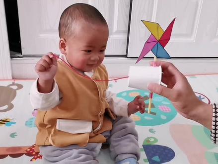 用过的纸杯不要扔,给宝宝做个好玩的纸杯风车吧😜😜@抖音小助手 #手工制作 #在家早教小游戏 #创作灵感