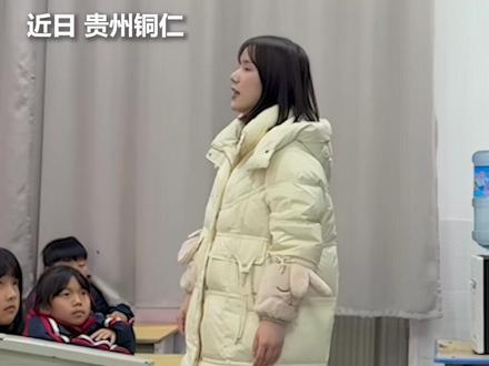 小学音乐老师分享四年级学生课堂合唱古风歌曲。网友:童声清澈纯净,把“寂寥”的词句唱出了昂扬的生命力!@慢慢