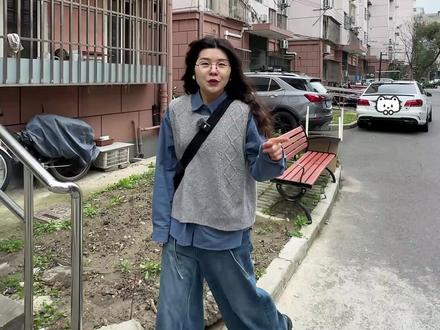 上海32㎡一楼老房,爆改潮系小屋,干湿分离 + 阳光房 ✨谁说养老房就得老气横秋?新潮叔叔阿姨的 32 平小窝,直接装成元气小窝~
🏠 房屋信息:
📍 坐标:上海·闵行区
📐 面积:32㎡
👨👩👧 居住:养老
🎨 风格:原木奶油
✅功能拉满:全屋收纳 + 干湿分离 + 洗烘套装 + 阳光房
✅颜值在线:浅白原木+果绿小清新+卧室休闲角,松弛感拉满
✅贴心设计:无把手柜、踢脚抽、不弯腰洗碗机,适配养老生活
32 平花费 14w,一房一厅带小院,做家务全自动,喝茶晒太阳超惬意这才是当代老年人该有的精致退休生活!
👉 上海老房改造戳@小桔装修 ,一站式整装,懂老房更懂你~
#上海装修 #闵行装修 #养老房改造 #小户型装修 #上海老房翻新