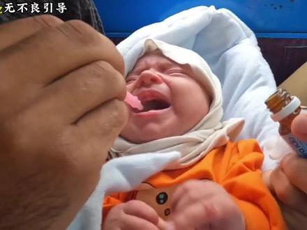 哈立德去医院给小巴赫看病,顺便采购过冬商品,途中偶遇父亲#纪录片 #伊朗