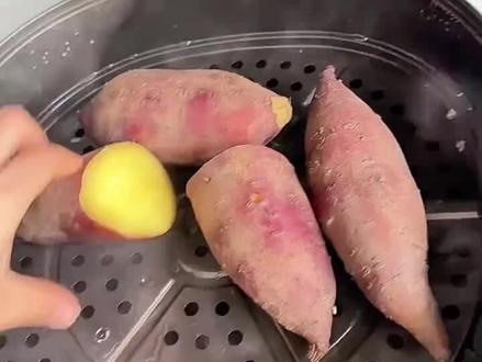 谁说减脂期要饿死自己的,我中午吃了高蛋白食物还有鱼排,还吃了一碗高纤维米,半下午加餐吃红薯,又饱腹又健康,我们一家老小都爱吃的榴莲蜜薯哦#纪录真实生活 #好物推荐🔥