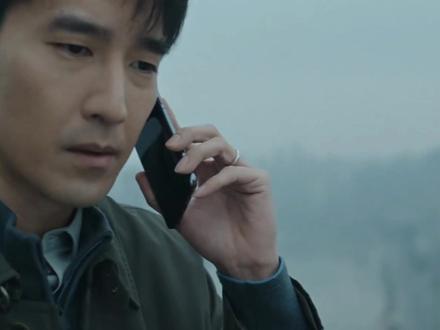 秋雪漫过的冬天最新剧情中,姜家齐本来想调查老总顾辰,没想到在他的楼下看见老婆的身影#秋雪漫过的冬天 #秋雪漫过的冬天氛围感拉满