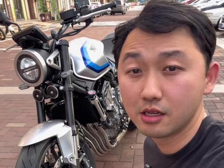 本田CB500SF实车到店后第一天把实车从头到尾发现细节讲讲 关于CB500四缸还有什么问题可以评论区聊一下,我都会看到回复一下知无不言,你们评论关注就是我更新动力#本田摩托 #CB500SF #本田cb500sf #cb500rf #真实生活分享计划