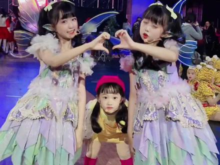 每年的少儿春晚吉祥物又来啦! #布丁糖糖 #春晚 #后台花絮