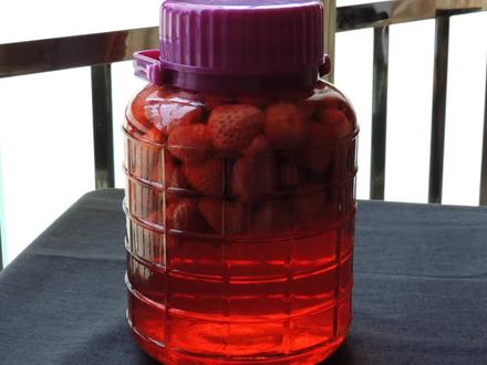 教你在家自制草莓酒,色泽红润,香甜爽口,养颜美容,女生的最爱