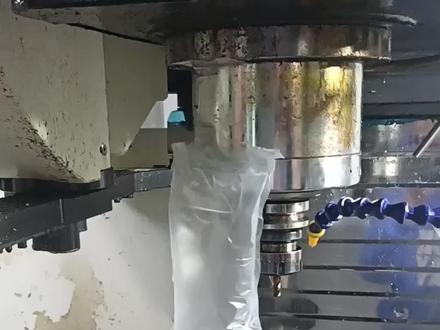 换刀的时候卡住了,不爬上去也可以的#加工中心 #操机 #cnc #机加工 #精密模具