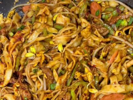 #美食教程持续更新 #炒面 #牛肉
今日份午餐孜然牛肉炒面❤️
今天西安新增持续下降⬇️nice❤️
#西安疫情 #居家隔离@抖音 #美食vlog #一日三餐人间烟火 #家常菜