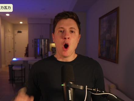 把 AI 变成全能助理,OpenClaw 的 5 种高效用法 OpenClaw 几乎已经成个人智能助理的代名词。它免费开源,对机器要求不高,安装也非常简单。但很多第一次接触 OpenClaw 的朋友都会问一句,它到底能做什么?
AI 科技博主 Alex 告诉大家,问题不在于它能做什么,而在于你是否懂得如何给它布置任务。只要思路打开,它能承担的事情远比你以为的要多得多。
Alex 分享了 5 个高效使用 OpenClaw 的用法
最直接的用法,是把它变成你的会议助理。每天早上,让它自动读取你的日历,整理当天所有会议的信息,查询对方背景,回顾你们过去的交流记录,生成一份会前简报。你醒来时,会议重点已经整理好。它还能在会议开始前提醒你,不再临时抱佛脚。这种能力的关键不在搜索,而在长期记忆。它能把你过往说过的话和日常记录串联起来,形成连续上下文,这一点比普通工具更有价值。
Prompt: 请每天早上 7 点在你自己的 Chrome 浏览器中打开 calendar.google.com,查看我当天有哪些会议。然后为我生成一份会前准备文档,包含对参会对象的背景调研,以及你掌握的与该会议相关的其他信息。接着为每场会议创建一个提醒任务,在会议开始前 15 分钟提醒我。
第二个常见场景是目标复盘。很多人设定目标,却很少系统追踪。OpenClaw 可以每周固定时间向你发起一次复盘,对照目标询问进展,记录数据变化,分析趋势,再根据情况给出改进建议。它既是记录者,也是监督者。长期使用后,你会拥有一份完整的成长轨迹文档。这种持续跟踪,比一时的激情更重要。
Prompt: 请每周五早上 8 点给我发一条消息,跟进我的目标进展。询问我的进度,以及我当下对这些目标的感受。同时问我目前最大的阻碍是什么。然后关心一下我的心理状态,让我聊聊自己的情绪。把所有内容记录在一份新的文档中,方便我之后回顾,并持续追踪我的全部进展。
再往前一步,可以把它当成私人学习教练。你选定一个主题,比如大模型原理、编程基础或金融知识,让它制定一个三十天学习计划。每天早上推送一节简短课程,内容连贯递进。学习被拆解成可以每天完成的小任务,难度不高,但持续性很强。真正带来改变的往往是这种低强度长期积累。
……
#OpenClaw #AI技术 #AI技巧 #人工智能 #AI教程