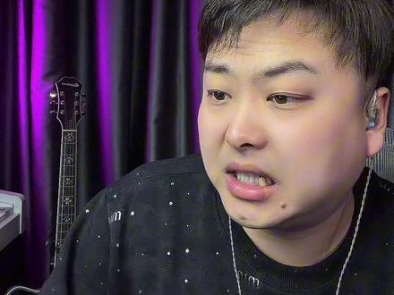 《水手》 这首歌不止体现了黄渤老师千变万化的声音,以及庾澄庆老师强大的机能,并且歌曲的年味十足! 此时此刻的你,请赶紧去ktv高歌一首吧!#流行音乐解析 #唱歌技巧和发声方法