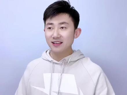 学会了这一招,还怕不知道发什么吗?赶紧学起来吧 👍 #配音鹅 #教程 #抖音用法教程 #干货分享 #剪映教学 @DOU+小助手