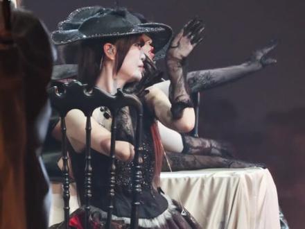 夏宇姐姐像油画里走出来的公主👑 给@_下大雨_ 公主的双机位舞台直拍🎞️
好喜欢这段动物世界的舞蹈☔️
#夏宇
#薛之谦万兽之王巡回演唱会
#万兽之王
#薛之谦广州演唱会