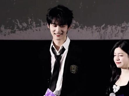 谁懂啊?周柯宇这舞蹈跳的真的是跳到了姐姐们的心上了,又帅又可爱,年下弟弟就是香😃😃(这辈子少做点孽,下辈子争取谈个这样的😂)#周柯宇#狙击蝴蝶#陈妍希