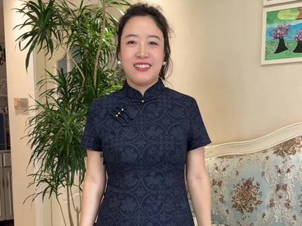 #俏娘鱼春季出游旗袍穿搭 这个旗袍太好看了~#旗袍是东方女性最美的标志 #日常款旗袍 #高端古典新中式旗袍 #高品质面料超级好看
