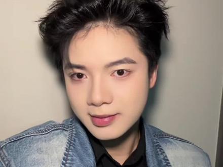 亚洲邪术太牛了!大叔爆改后直接变成小鲜肉!?#男生变帅 #男生发型 #高姿防晒水 #新手化妆教程