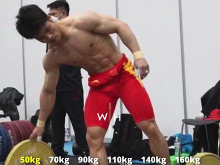 李发彬,男子61公斤级 举重世界纪录保持者,同时还是福州市的团市委副书记。来看下他的日常训练#举重 #日常训练 #爆发力