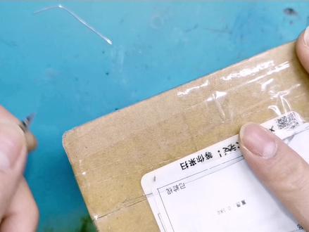 网友寄修华为手表3S进水不开机#我们先拆机清理一下#看能捡漏不