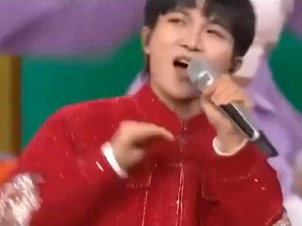 四登春晚算什么?他在联合国总部开过嗓! 五个一工程奖拿四次,四大洲巡演场场爆满。周深对90后歌手的“降维打击”,叫:我全都要。 #音乐 #音乐推荐 #歌手 #神级现场 #周深