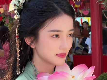 潘敏:我到底笑不笑!#唐宫美人 #国风小聚