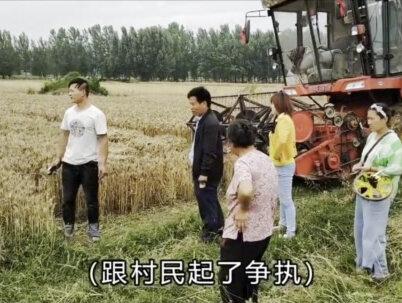 河南割麦现场 看的人即辛酸又无奈,倒了的还得多加五块钱,师傅才给割哩。这叫什么世道,有点伤口上撒盐的感觉。#三农 #种地真相 #夏粮收割进行时
