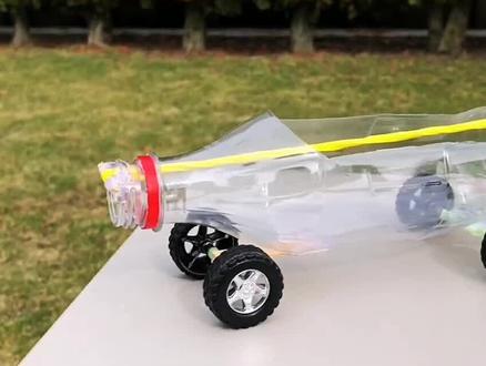 如何用饮料瓶制作橡皮筋空气动力小车#小制作小创造小发明比赛作品 #学生绿色环保废物再利用科技手工作业 #科技小制作 #创意手工diy #亲子手工制作 #学生绿色环保废物再利用科技手工作业 #手工自制小玩具 #动手能力培养