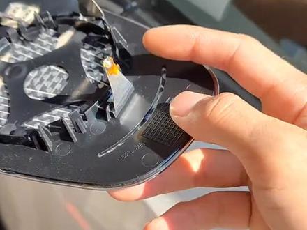 汽车后视镜 镜片这样拆最安全