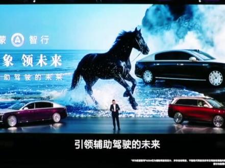 896激光雷达!羡慕了!我的老智界还有搭载的希望吗?😅 技术解读分析:华为乾崑896线激光雷达是当前量产车载激光雷达里的高端方案,采用双光路一体双焦架构,把广角和长焦做到硬件融合,物理线数达到896线,单帧点云量远超传统128线、192线产品,点云密度接近4K级别,垂直角分辨率0.05°、水平0.03°,感知精度大幅提升。它拥有120°广角视场,能有效覆盖近场侧方盲区,长焦探测距离超过300米,可在120米外稳定识别碎石、轮胎碎片等矮小障碍物,对低反射目标、异形障碍物的识别距离也有显著提升,在夜间无光环境下依旧能稳定工作。搭配自研芯片与硅光集成技术,整体可靠性和环境适应性更强,能让车辆在高速行驶时提前预警远距离障碍,为高阶智驾提供更扎实的安全冗余,适合高速、城区等复杂智驾场景使用。
#安全背后有乾崑 #友乾崑乐无穷 #智界s7 #鸿蒙智行