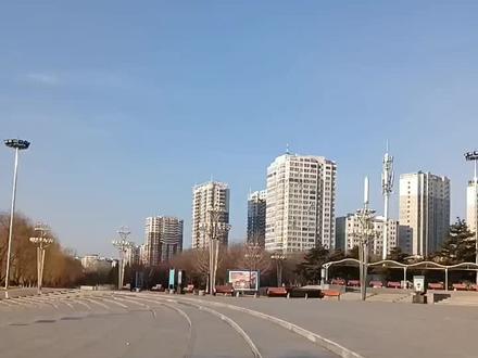 为鼓励新玩家掌握一定的自行车基础,在本市发起一个简单的挑战,限位定车30秒,即算成功,自己带好护具,可@我报名,挑战日期3月27日,要求:20岁一下,学生身份,首次奖励名额3人,如果成功人数过多,将继续比出定车时间最长者