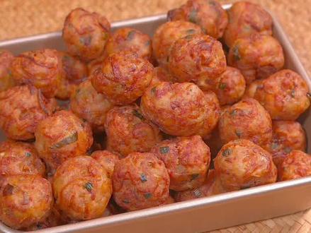 焦炸丸子切记不要放鸡蛋,教你几十年的经验,金黄酥脆凉了不回软 #炸丸子 #美食趣胃计划