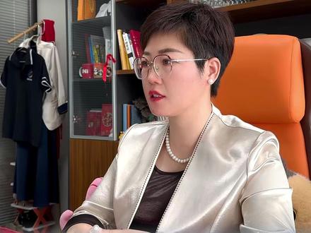 5 月 1 日海商法新规⚠️外贸 & 发货人必看! 外贸人、发货人紧急集合🔥 这条视频/干货直接关系到你的钱袋子,一定要看完!
5月1日起,新海商法正式生效,最致命的变化——收货人弃货规则彻底反转!
以前|目的港没人提货、客户弃货,锅是国外收货人的,跟咱们没关系
现在|只要收货人弃货、不提货,船公司直接找订舱托运人追责!
划重点‼️ 滞港费、滞箱费、目的港所有产生的费用,全算在托运人头上!
对货代、外贸人影响太大了😭
尤其是FOB条款下,货代帮忙订舱,就是契约托运人,一旦国外买家跑路弃货,船公司第一时间找你要钱!
发货方风险直接翻倍,操作不规范分分钟踩大坑、亏大钱!
4条实操避坑建议,记死!别等吃亏才后悔👇
❶ 合作合同写清楚:仅作为代理,弃货责任和费用全由实际货主承担
❷ FOB业务别乱操作:尽量不以自己名义直接订舱
❸ 高风险地区/新客户:该收保证金就收,别心软
❹ 全程留痕:所有通知、催提、沟通记录,一律保存好,避免损失扩大
外贸出海不易,新规之下,合规和防范才是底线!
转发给身边做外贸、货代的朋友,一起避坑、稳稳赚钱✅
#海商法 #国际贸易 #外贸避坑 #祥盛供应链 #知识