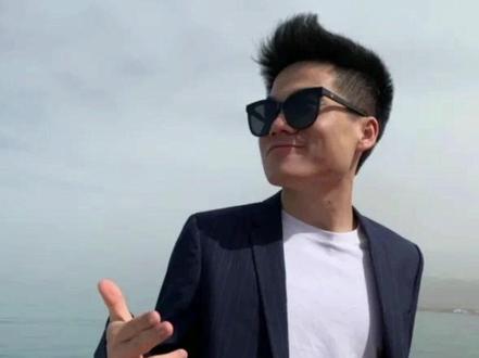 董宇辉抛砖引玉评论区诗词秀
人海未见之时,我亦独行在这城市
料峭,春醒,酷暑,骤雨,寒意四起,大雁南飞,而后,大雪,寒风,
斗转星移,人间寒暑,
如此之后,
才得蓦然回首,四目相对。
#董宇辉 #董宇辉拥有暖评最多的评论区 #触动心坎的那些话 #知识就是力量 #知识 @DOU+小助手