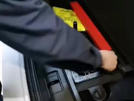 X70PLUS备胎如何拆卸