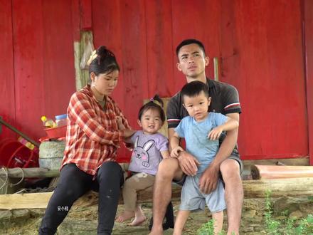 翠花在家洗衣服,阿飞负责收拾鸡。又要改善伙食 #农村生活