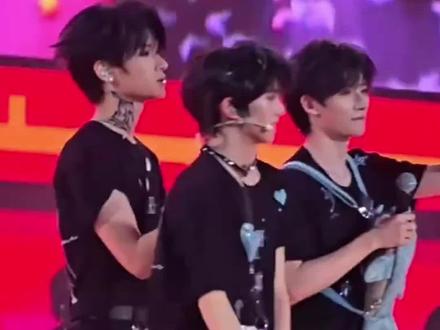 这个新音的梗完全是接连不断啊 #TF四代 #张峻豪 #橹穆 #张函瑞 #张桂源