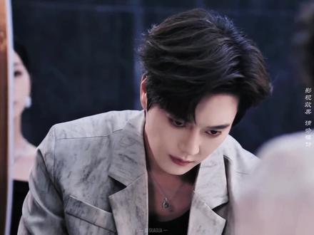 一边嘴硬一边吃醋!#王轩 #孙露鹭 #新剧推荐 #白夜陷落