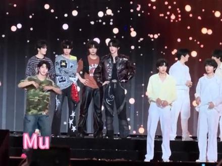 随舞美杜莎part #橹穆 #美杜莎 #lumu #橹穆同框
其实同台同框 心脏完全承受得住 以后只会有更多