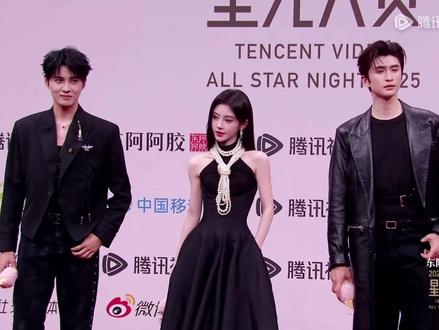鞠婧祎 张云龙 古子成 携【来战】登上星光大赏✨ 对抗路师徒又来啦~#鞠婧祎 #张云龙 #古子成 #来战 #腾讯视频星光大赏红毯