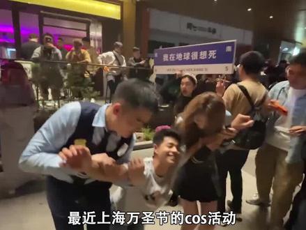 万圣节“整活”还得看上海,模仿娱乐圈,“洋节”成功本土化#万圣节 #那英 #王菲 #关晓彤 #cos