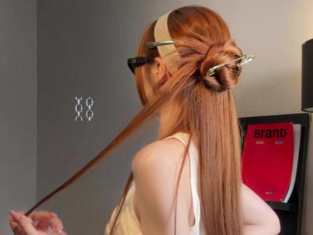 散发攻能量❗️长发帅姐姐的夏日半扎发⛓️ 我会一直缠着姐姐的!#辣妹编发#发型教程#简单好看发型 #日常发型 #半扎发