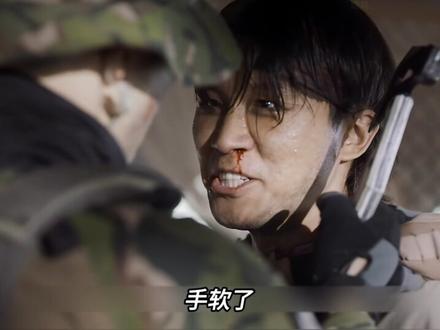 🔥 女兵1打2反杀全记录:锁喉绝杀,最后一步全网叫绝! #特战荣耀#杨洋#影视解说#李一桐#别划走